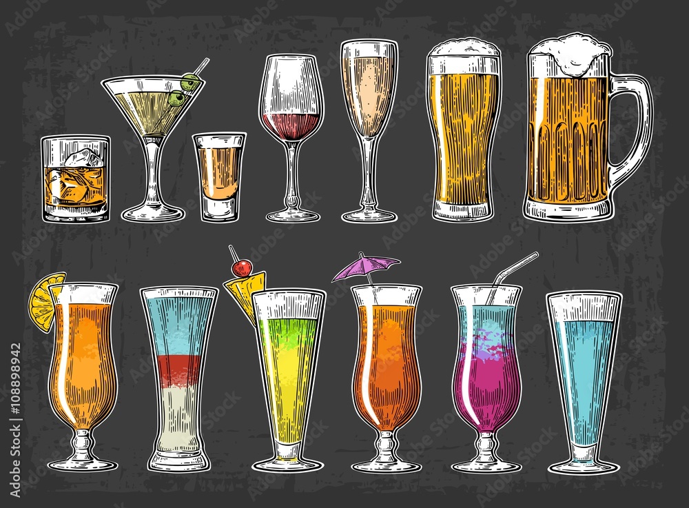 Fototapeta Ustaw szklane piwo, whisky, wino, tequilę, koniak, szampan, koktajle. Sztuka wektor Grawerowanie ilustracja dla sieci web, plakat, menu, zaproszenie na lato na plaży. Pojedynczo na ciemnym tle