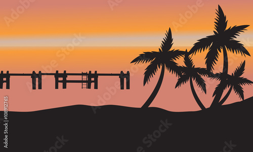 Silhouette of pier in sea