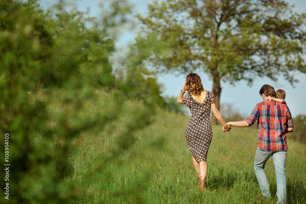 Fototapeta premium Summer Family Stroll