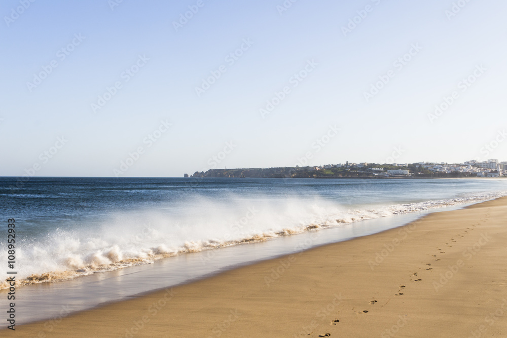 Obraz premium Wellen am Sandstrand