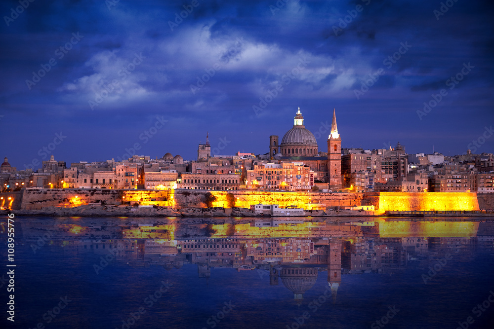 Fototapeta premium Valletta Skyline at Sunset, Malta