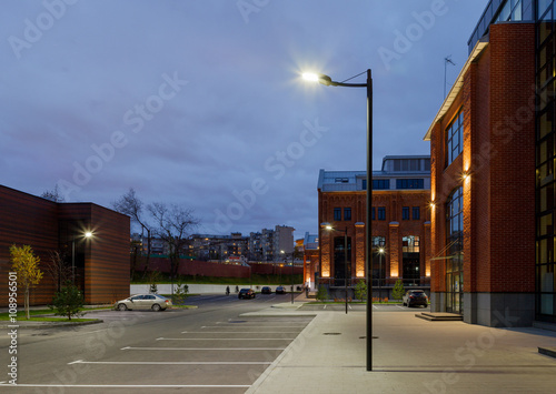 Φωτογραφία Extensive office complex exterior in loft style
