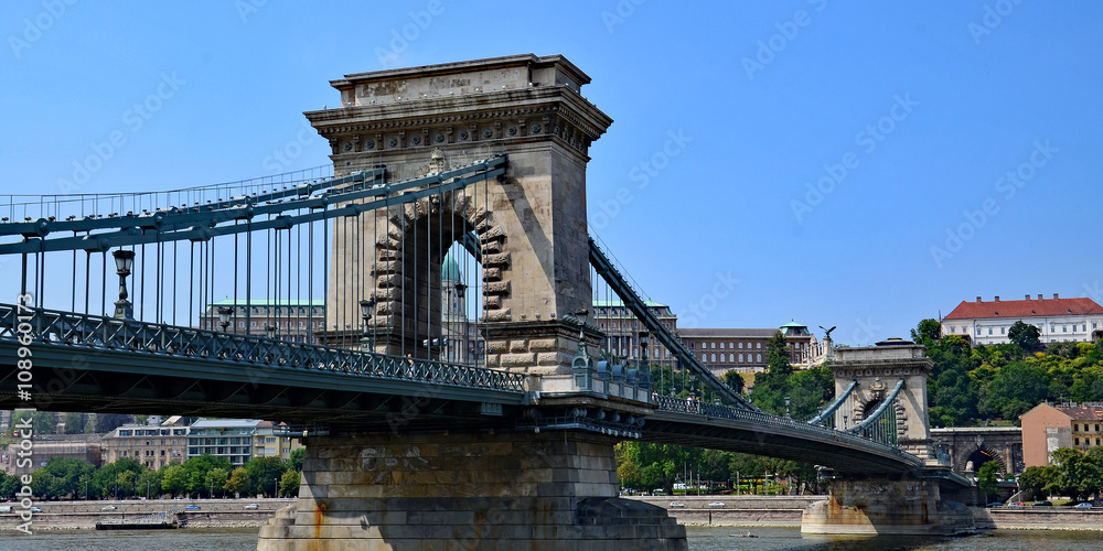 Obraz premium Kettenbrücke in Budapest