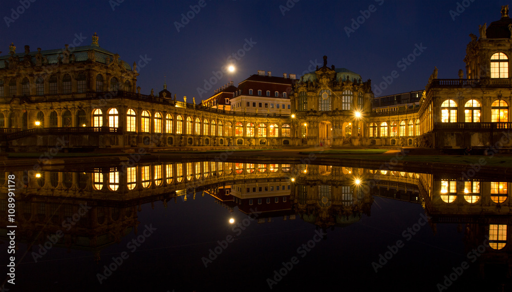 Zwinger Panorama in Dresden, bei Nacht