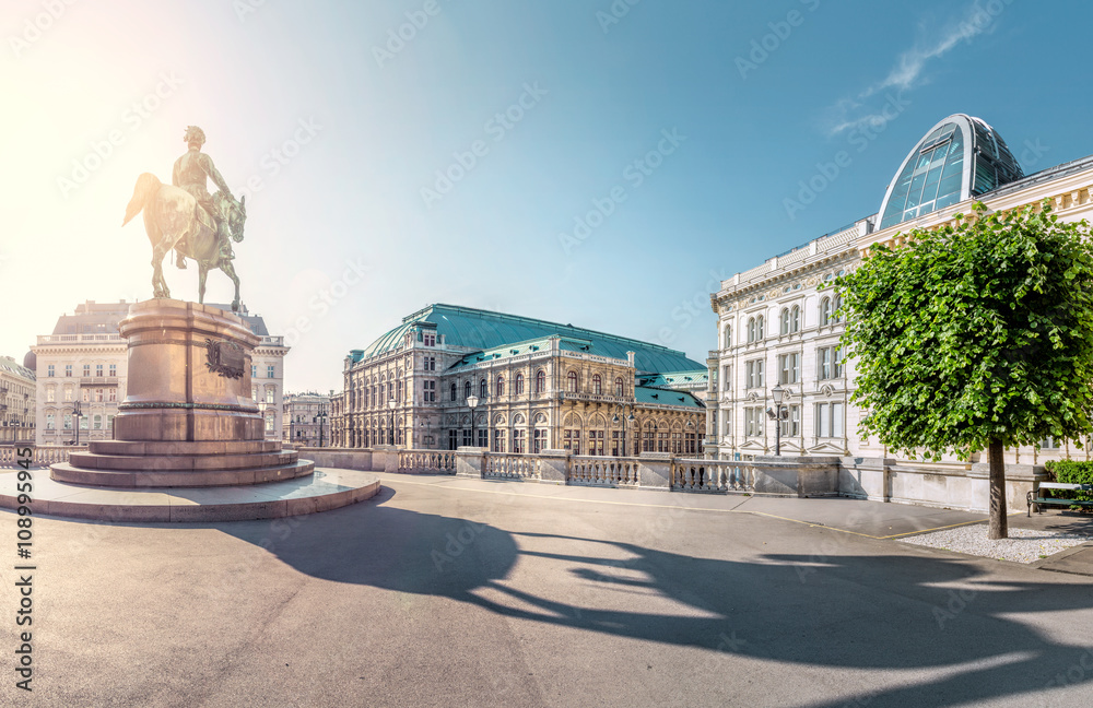 Fototapeta premium Wiedeńska Opera Państwowa, widok z Albertiny w Wiedniu, Austria