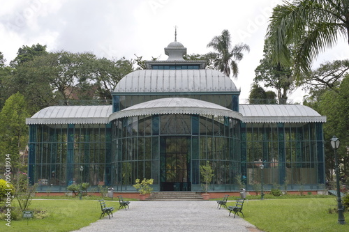 Petropolis Crystal Palace is a glass-and-steel structure with impressive chandeliers that was originally intended as a ballroom.