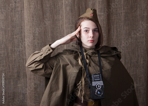 Canvas Print Woman in Russian military uniform with camera