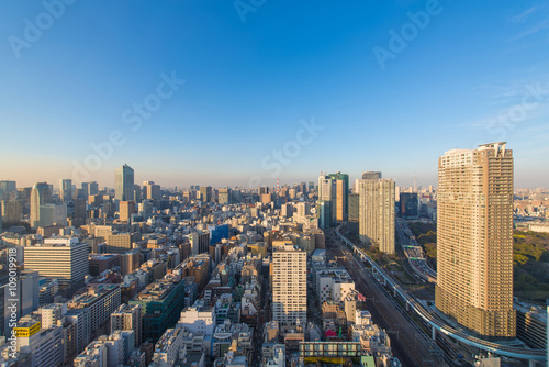東京の街並み © TBD