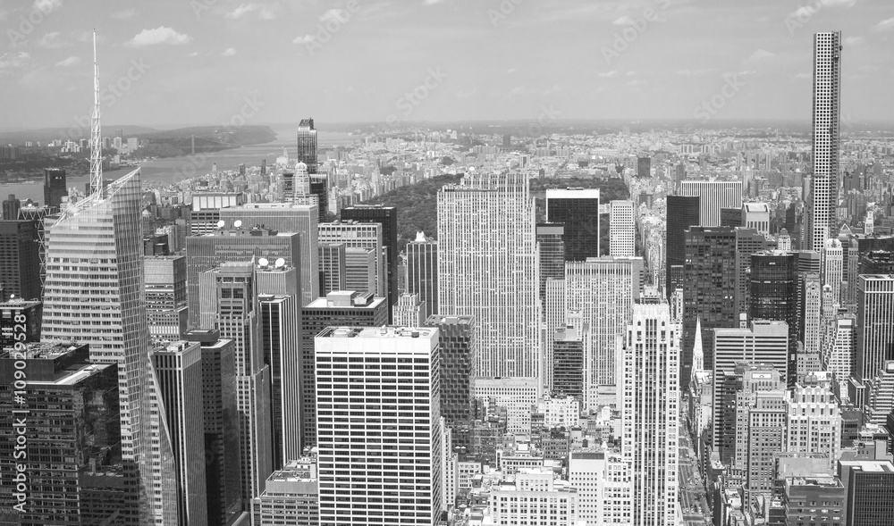 Aerial black and white picture of Manhattan, New York City.