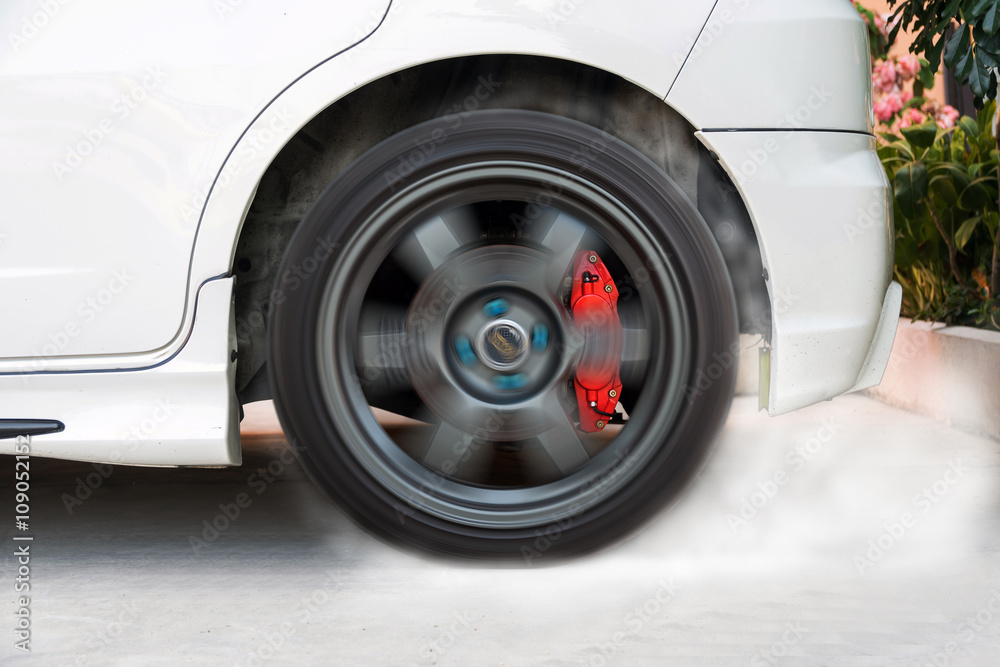 Show burning tires racing in racetracks.
