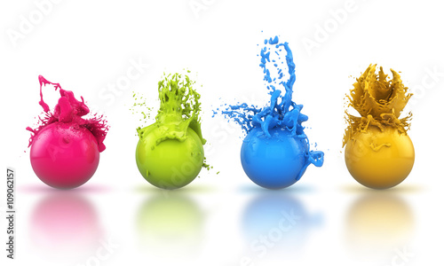 Vier farbenfrohe Kugeln in Magenta, Grün, Blau und Orange mit F