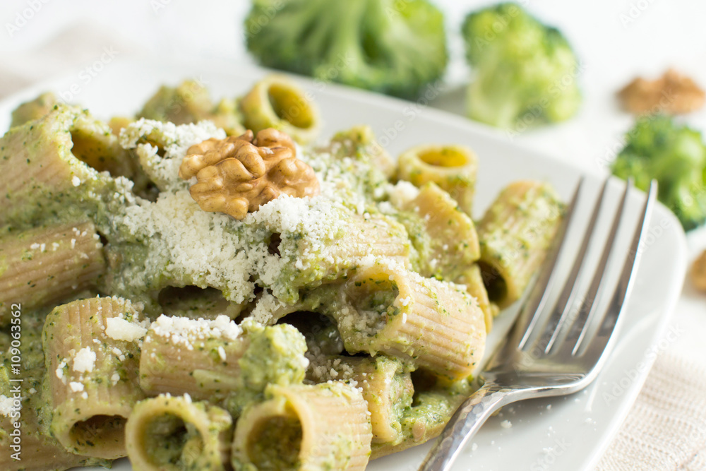 Wholegrain Pasta with broccoli and walnuts cream Wholegrain Pasta with broccoli and walnuts cream