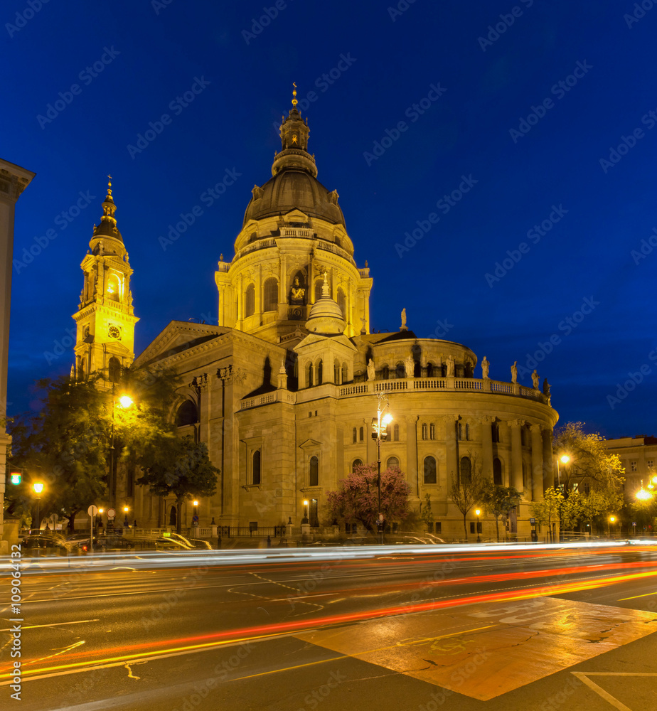 Fototapeta premium St. Stephen's Basilica after sunset. Budpest, Hungary