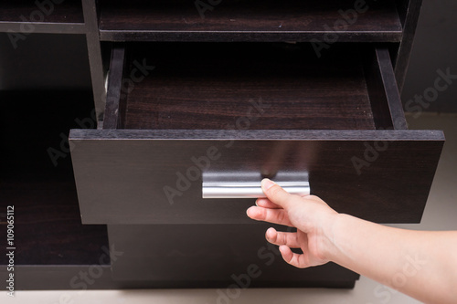 Photo Woman hand open drawer