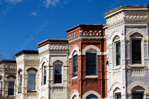 Tableau sur toile Row houses in Washington DC on a spring day.