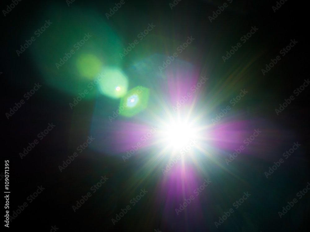 Obraz premium Lens flare of strong light source in the dark