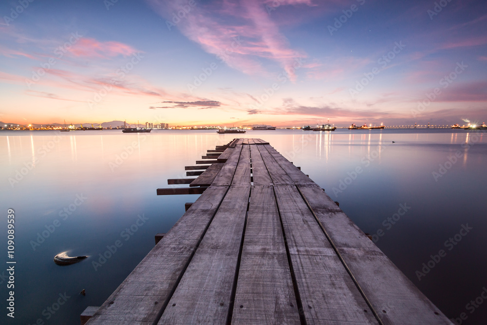 Fototapeta premium Niesamowity wschód i zachód słońca w Clan Jetty, George Town, Penang, Malezja