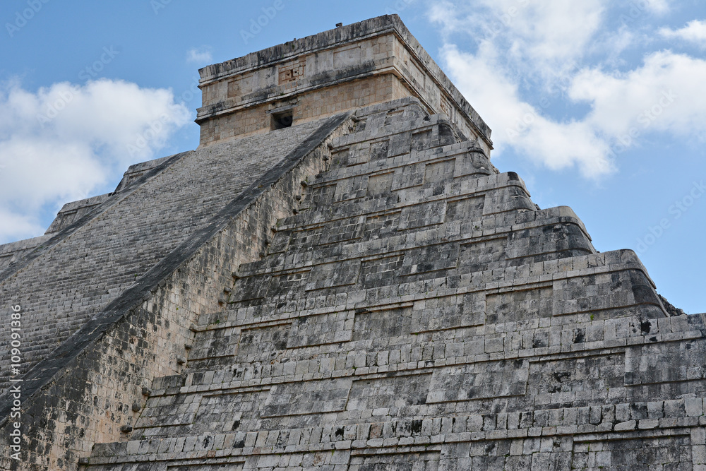 Temple of Kukulkan, pyramid in Chichen Itza, Yucatan, Mexico.