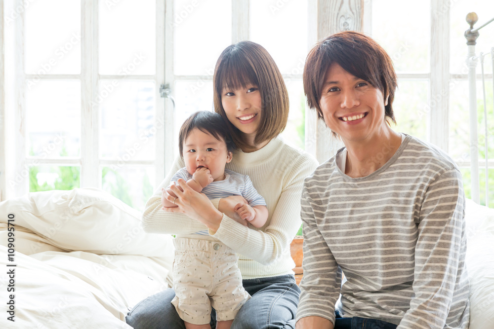 portrait of young asian family lifestyle image portrait of young asian family lifestyle image