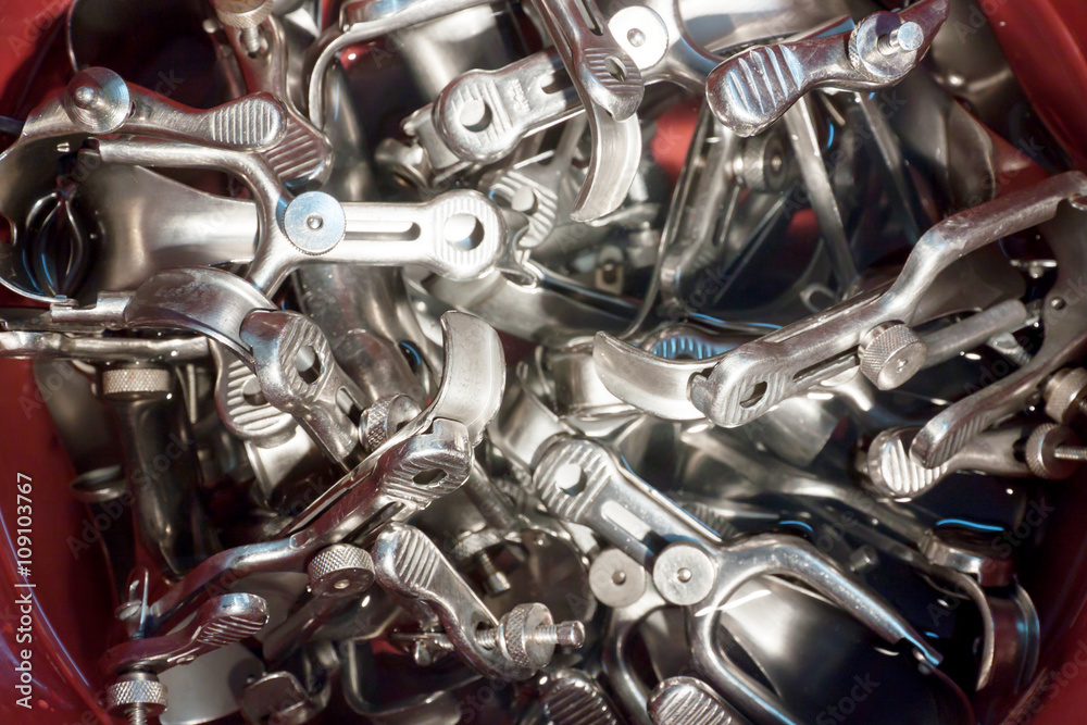 Equipment vaginal speculum used in in the ethyl alcohol