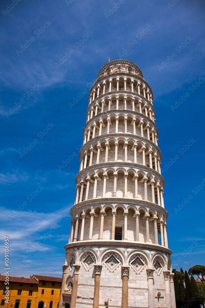 well-known Tower of Pisa, Italy