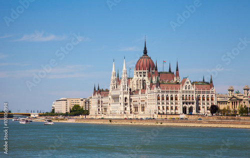 Hungarian Parliament in a sunny day © Igor Dmitriev