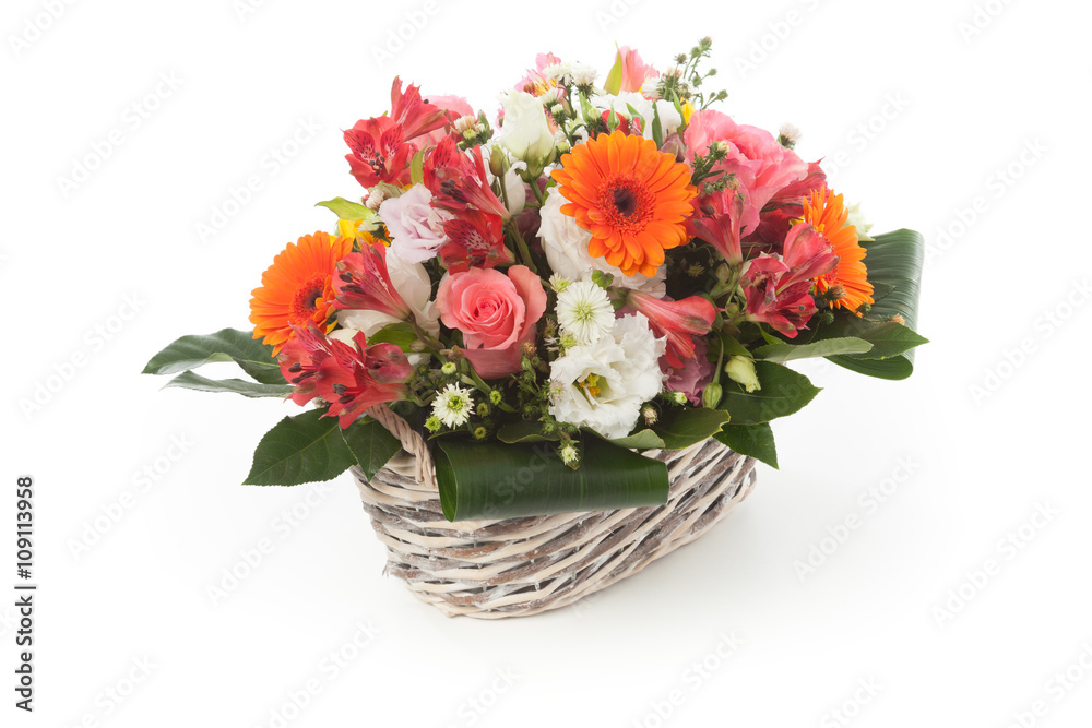 Obraz premium Floral arrangement in a basket