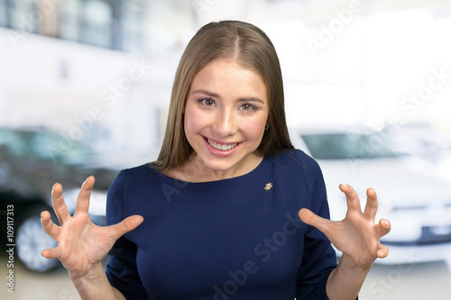 Wallpaper Mural woman acting surprised and confused Torontodigital.ca