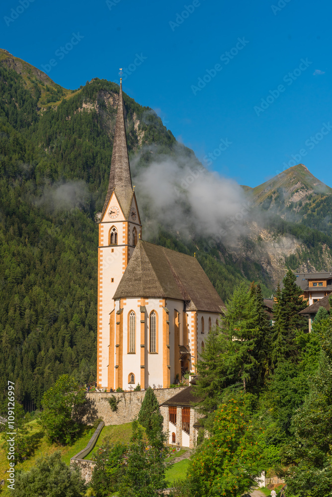 Fototapeta premium Heiligenblut Kirche am Großglockner - church at Großglockner Hohe Tauern 6