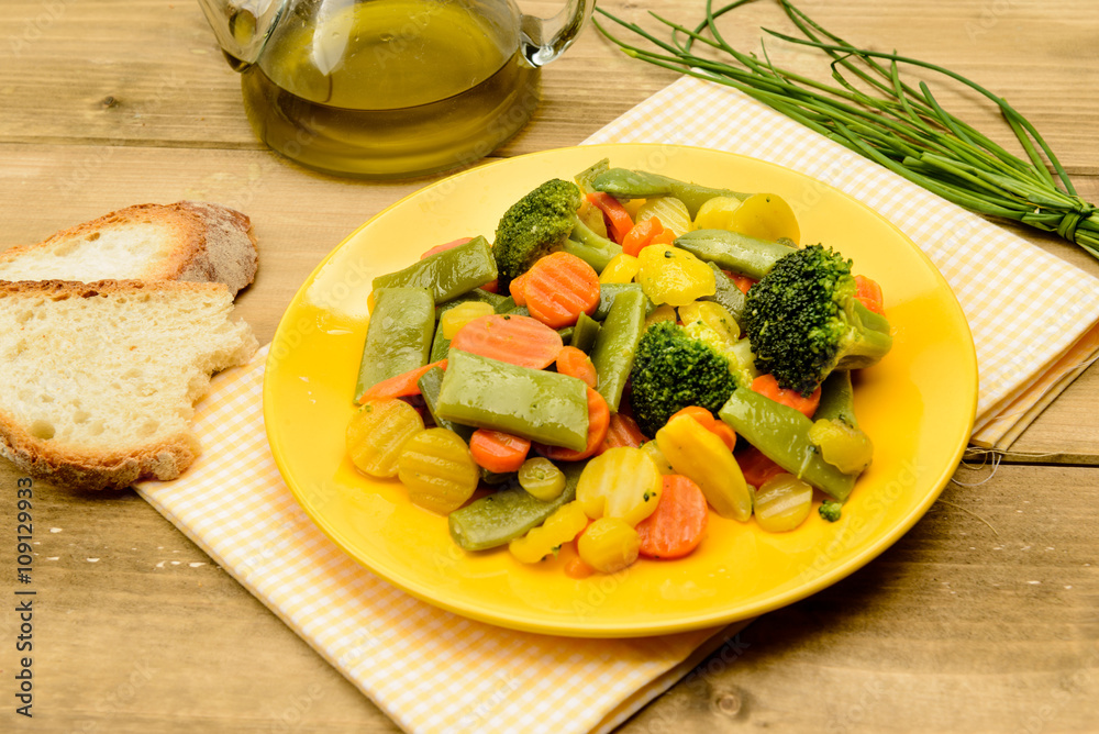 Verdure miste nel piatto
