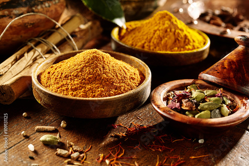 Fototapeta Naklejka Na Ścianę i Meble -  Curry and turmeric in bowls