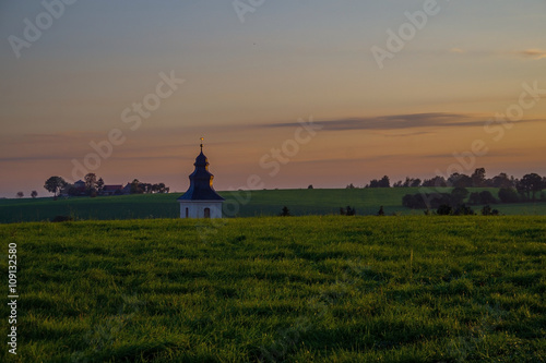 kleine Kirche hinterm H  gel