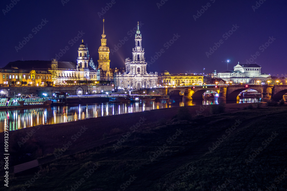 Fototapeta premium Dresden bei Nacht