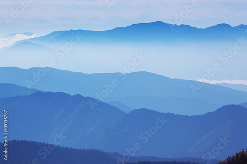 初秋の山並み