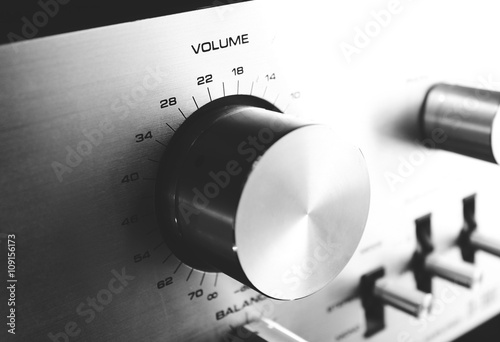 Bild auf Leinwand volume control knob of vintage hi-fi amplifier