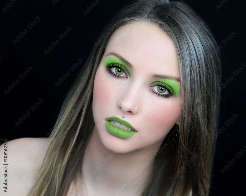 Extreme Makeup / Portrait of a pretty woman with Extreme Makeup Extreme Makeup / Portrait of a pretty woman with Extreme Makeup