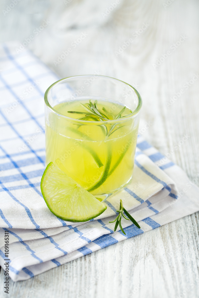 Fototapeta premium lime lemonade on wooden background