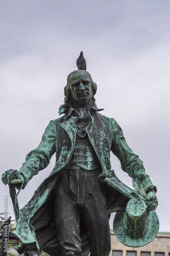 Naklejka premium Statue at a park in Belgrade, the Serbian capital