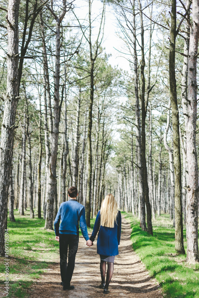 Obraz premium Stunning sensual outdoor portrait of young stylish fashion couple