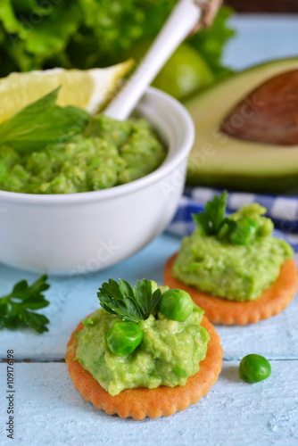 home pate of avocado and green peas with mint