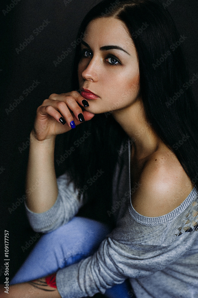 Beautiful young woman model in bright hipster. Noisy image. Gr Beautiful young woman model in bright hipster. Noisy image. Gr