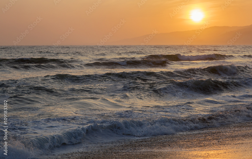 Obraz premium The Pacific ocean during sunset. Landscape with blue sea, the mountains and the dusk sky, the USA, Santa Monica.