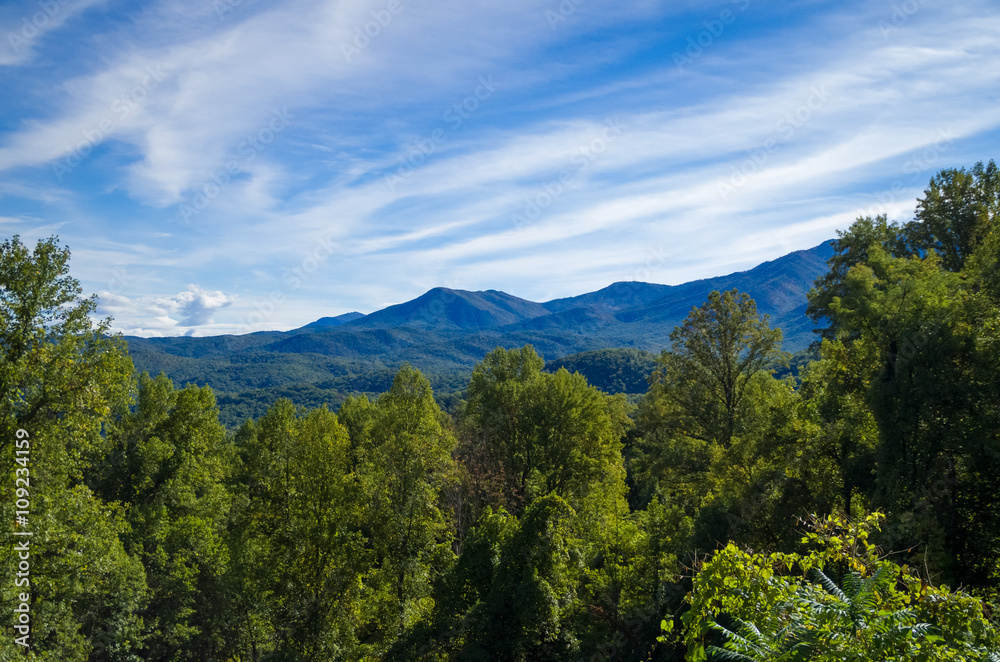 Berge und Wolken