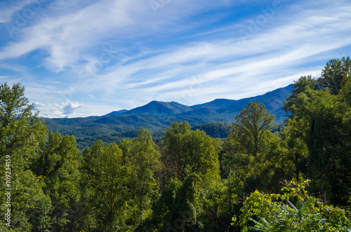 Berge und Wolken