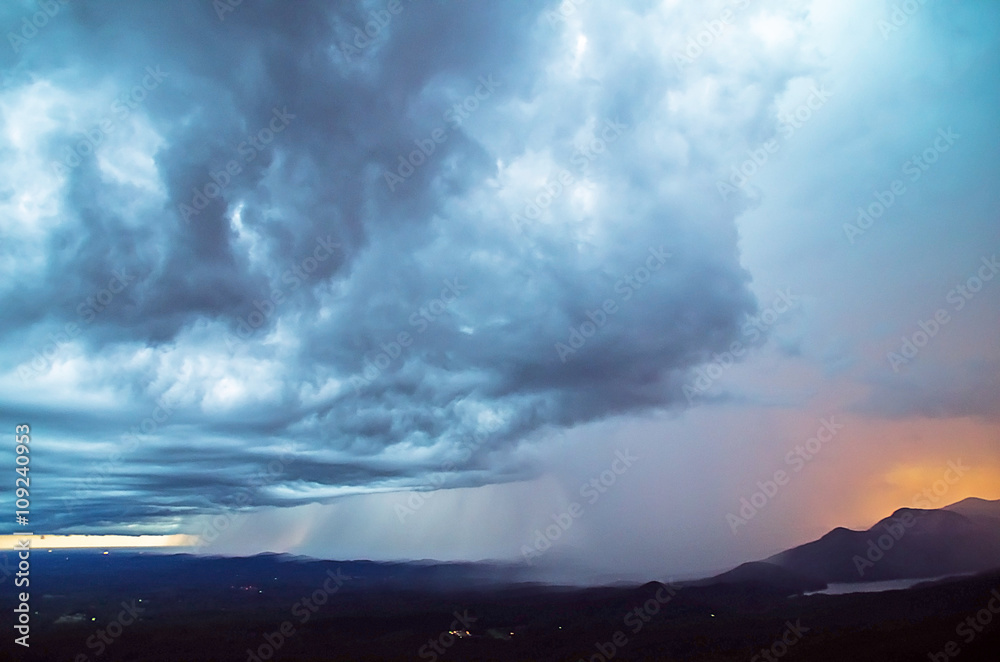 Fototapeta premium Gewitter in den Bergen