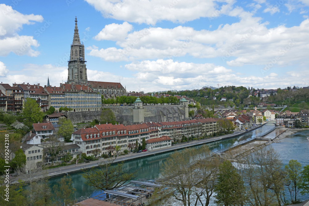 Obraz premium altstadt von bern an der aare, schweiz