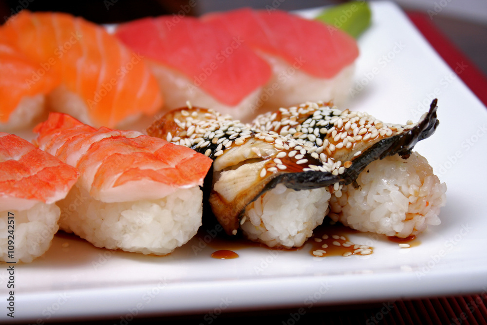 Japanese seafood sushi./Japanese seafood sushi roll. Japanese seafood sushi./Japanese seafood sushi roll.