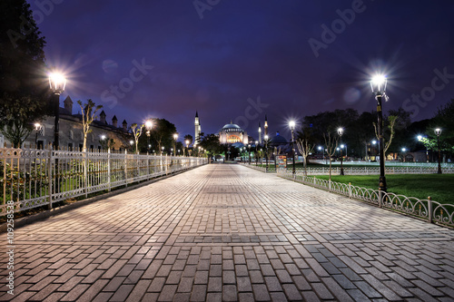 Walk to the Sultan Ahmed Mosque © alexlukin