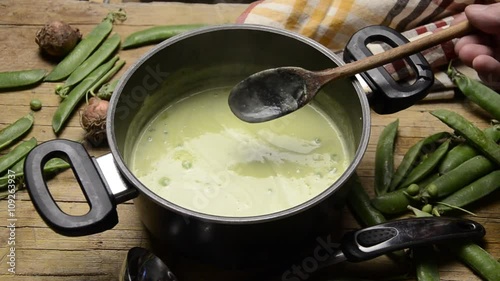 Sopa de chícharos Peas soup 에르텐 수프 Zupa grochowa grochówka Crema di piselli Гороховый суп Erbsensuppe Soupe aux pois Ärtsoppa Hernekeitto Erwtensoep Snert Ertesuppe ärtsoppa Gule ærter Mashed photo