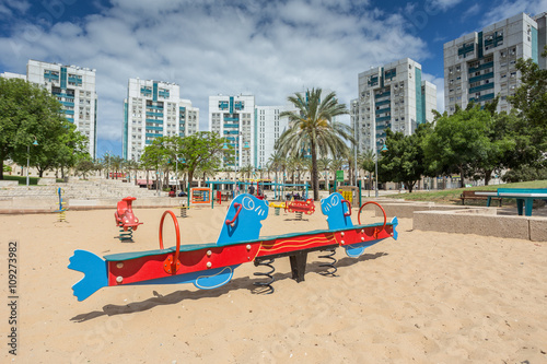 Wallpaper Mural children's slides and playgrounds Torontodigital.ca